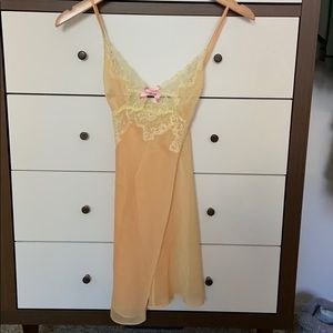Peach Victoria’s Secret nightie EUC